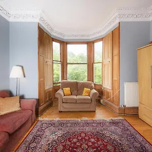 Apartment Comfortable And Spacious Retreat By The Meadows!, Edinburgh