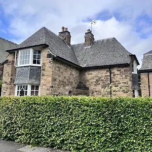 Homestay Private Bedroom In Detached In Newington, Edinburgh
